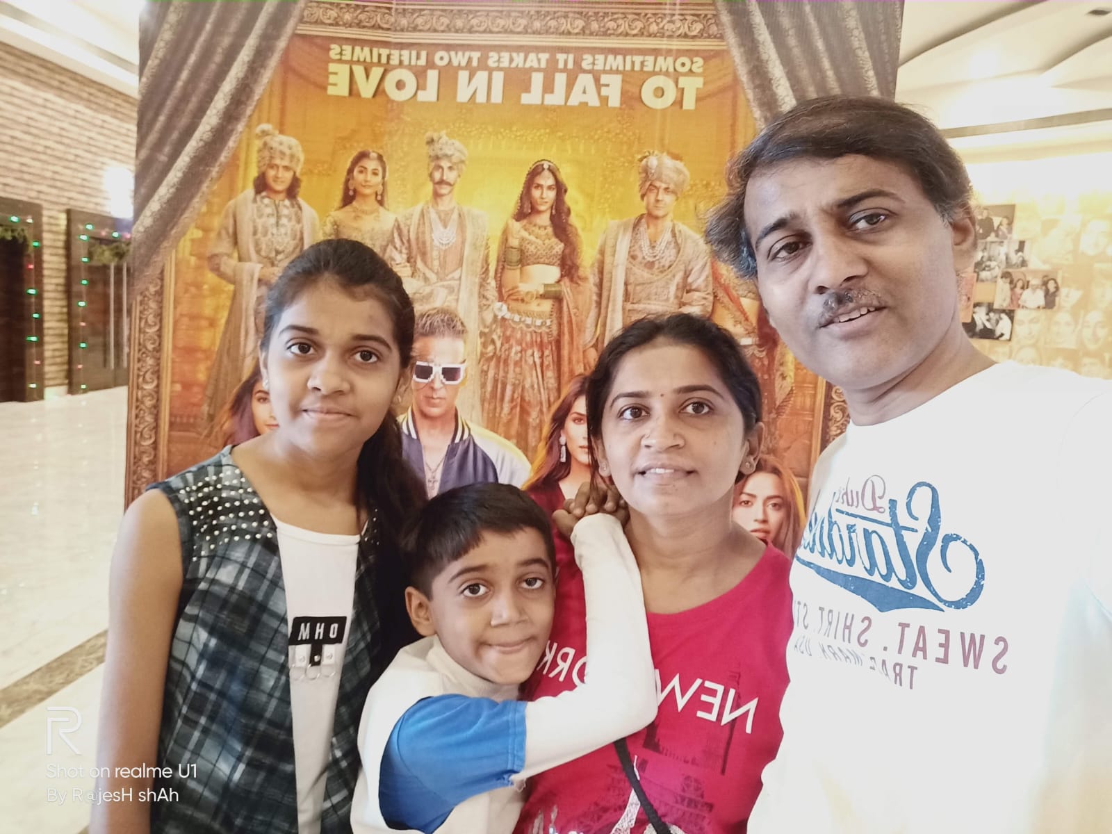 Siblings with Mumma
